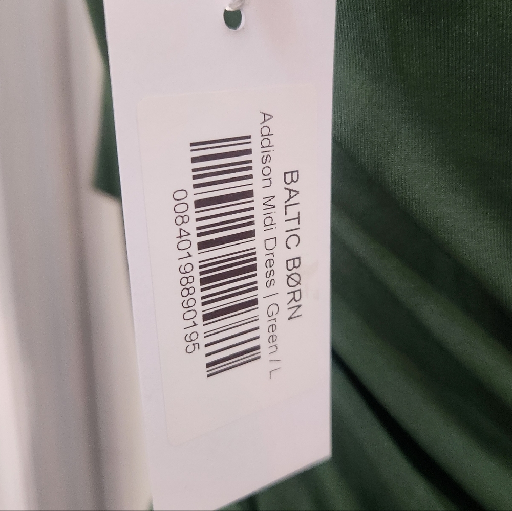 Elegant One-Shoulder Green Dress - Picture 12 of 16